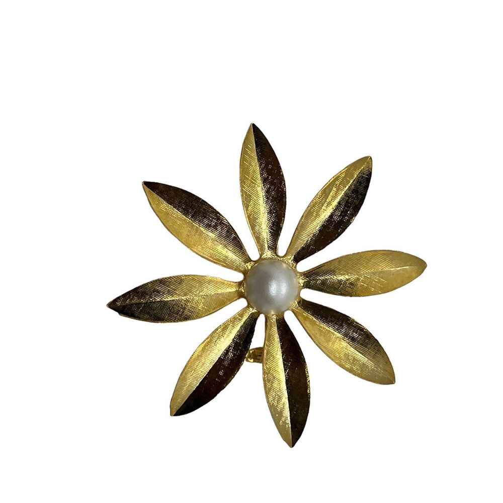 Daisy Brooch Pin Flower Gold Tone Riveted Back Vintage Faux Pearl Center Retro